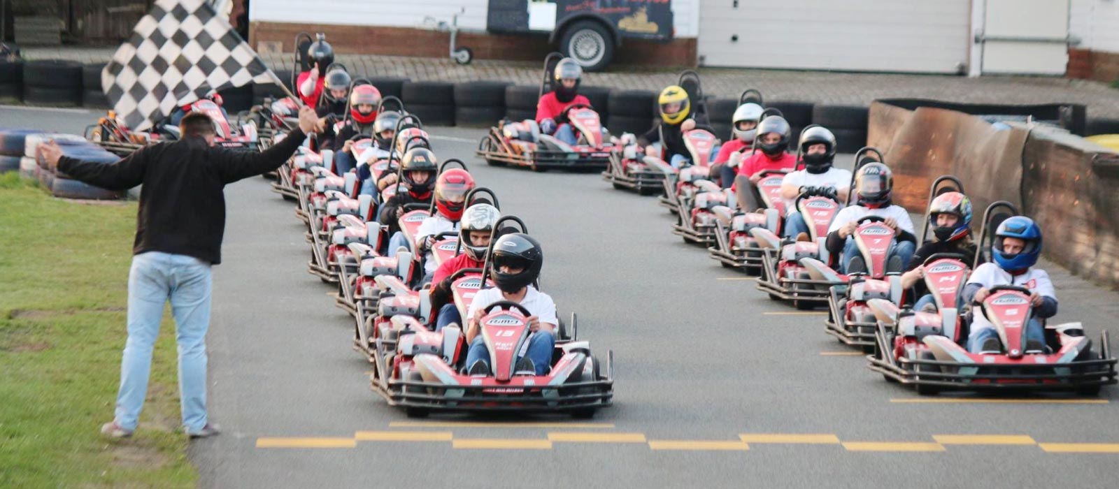 Karts auf Strecke